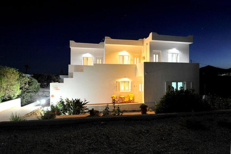 Finikas Studios Adamantas  Dış mekan fotoğraf